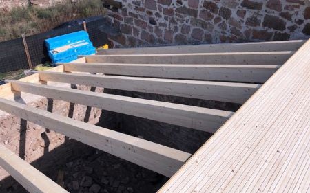 instalación de estructura de madera para cubierta en una vivienda unifamiliar en Segovia
